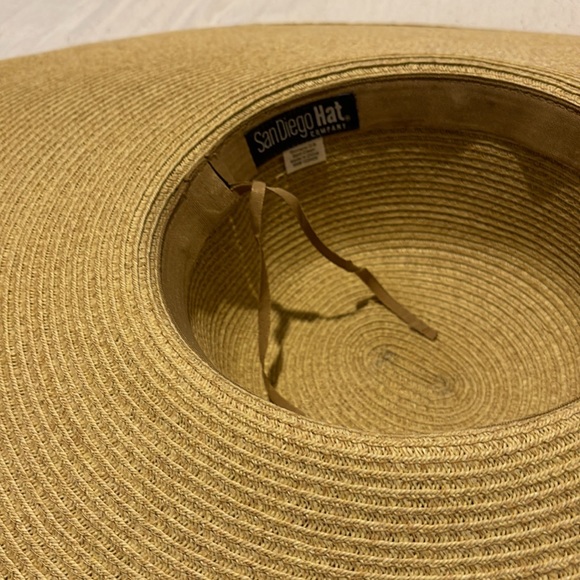 NWT San Diego oversized hat - Picture 7 of 8
